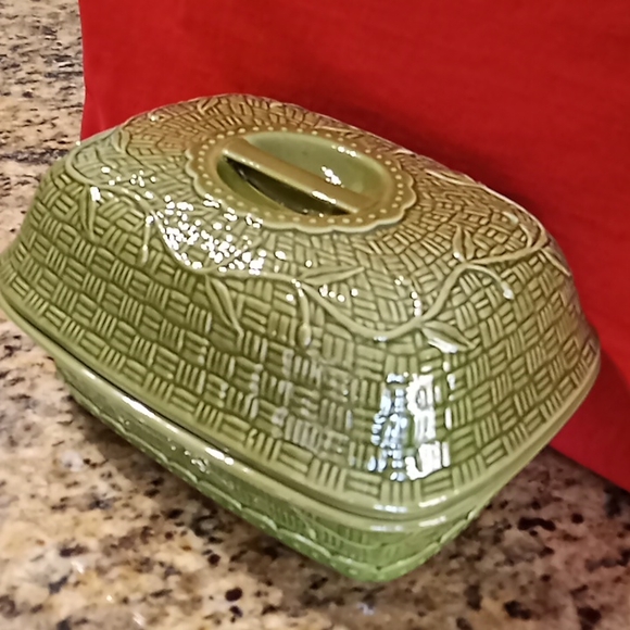 TEMP-TATIONS Presentable Ovenware Covered Green Casserole Dish. 4 Qt. by Tara. - Picture 3 of 16